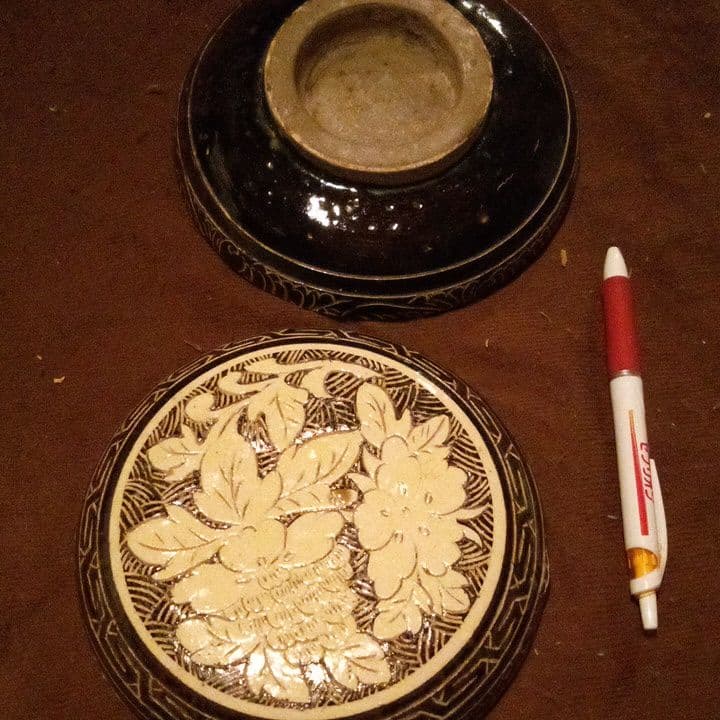 中国陶磁器　磁州窯　浮き彫り合子