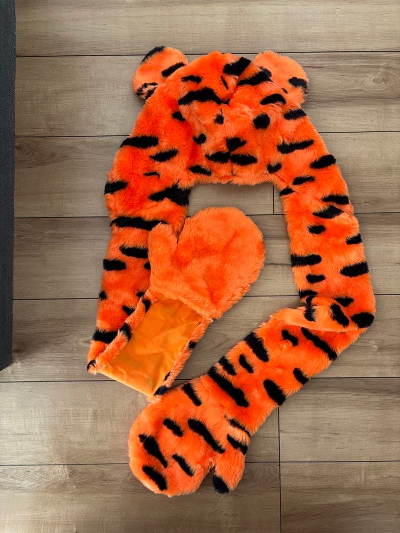 ティガー　手袋付き　マフラーファンキャップ