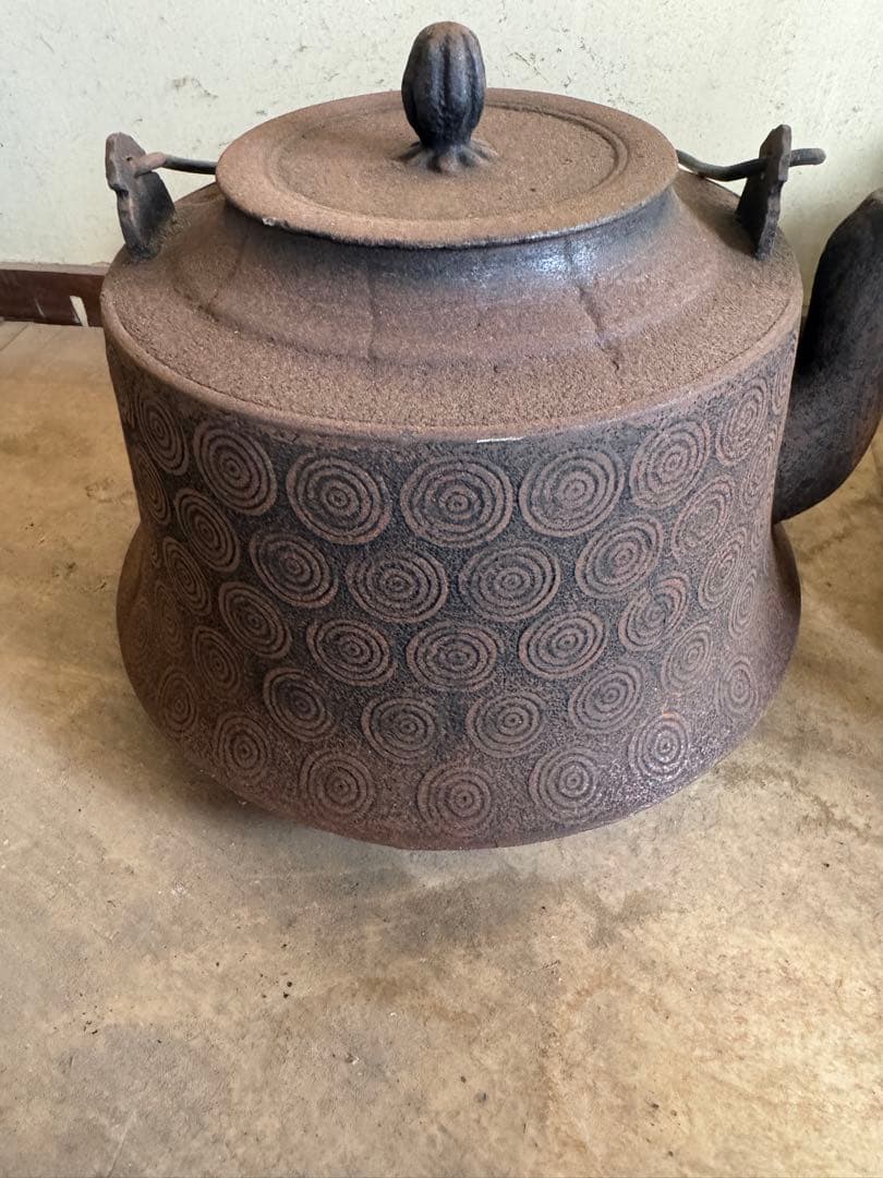 全部で伝統的な日本の鉄瓶セット