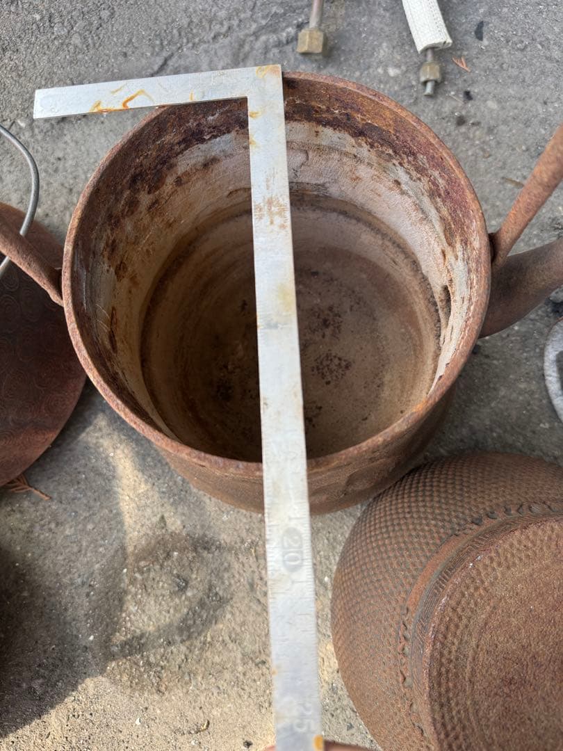 全部で伝統的な日本の鉄瓶セット