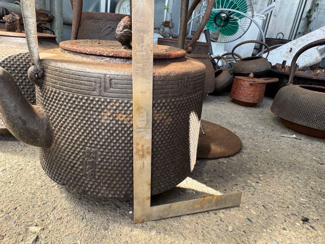 全部で伝統的な日本の鉄瓶セット