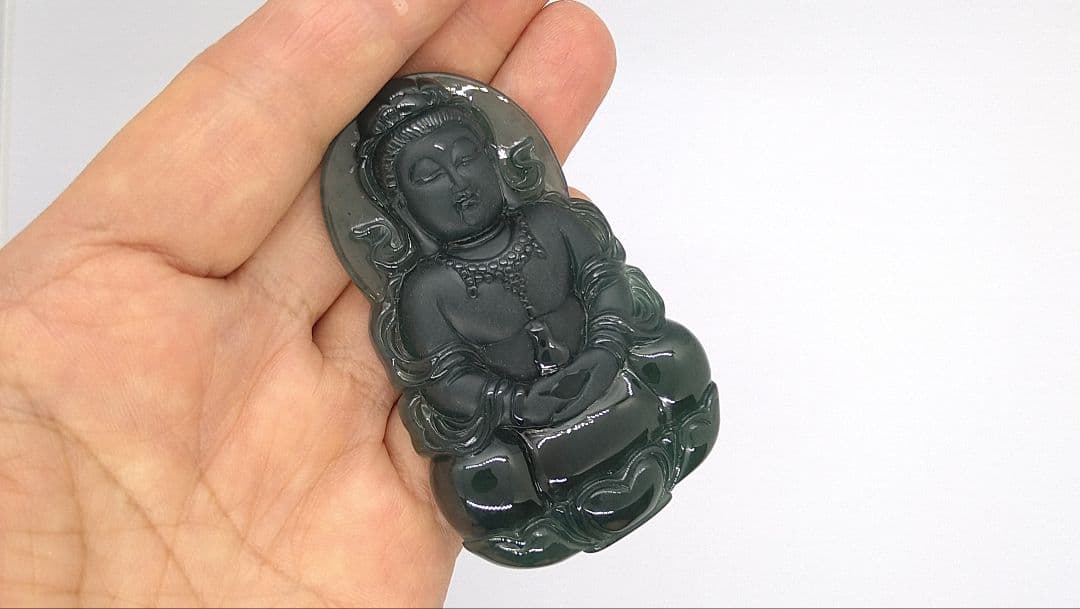 未使用　本翡翠　天然石　菩薩　仏様　除災　彫刻　ネックレス　鑑別書付２点付