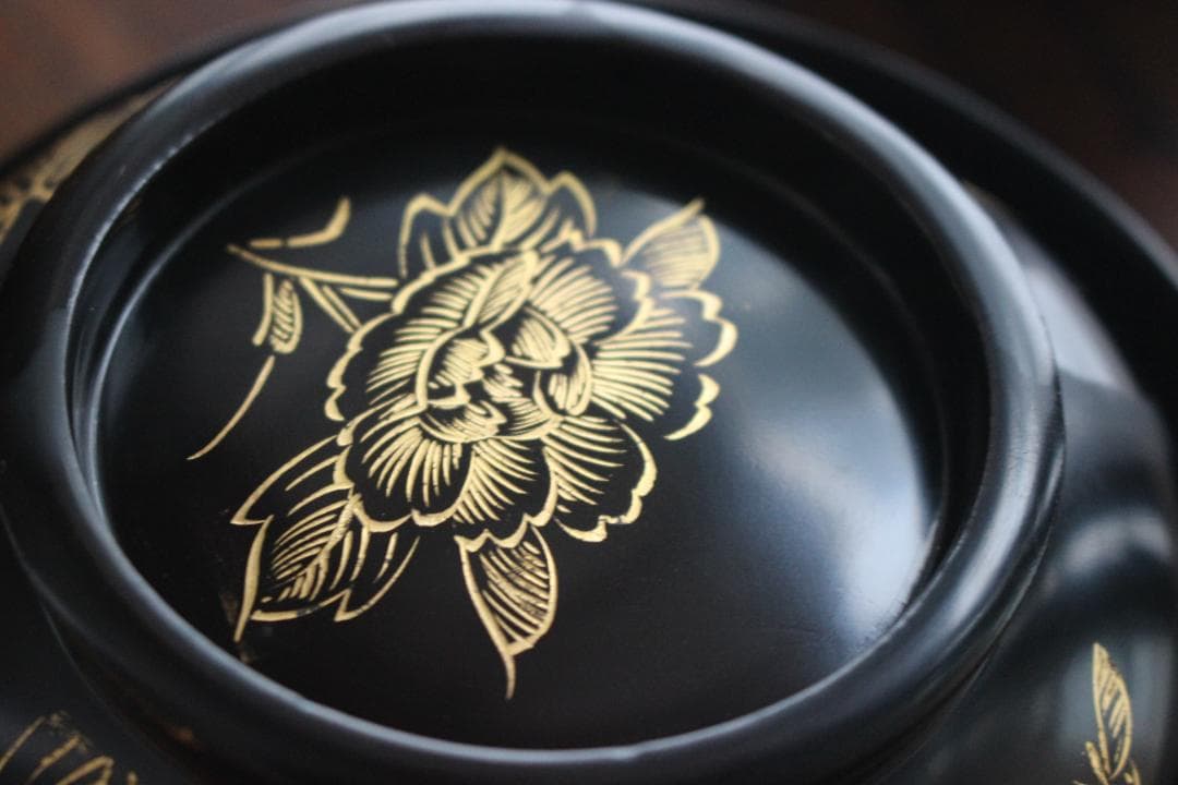 極小保管傷1箇所のみ！時代黒漆に牡丹沈金の映えるお椀２点（検輪島塗沈金椀