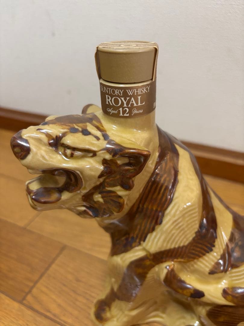 【未開栓】干支 寅 虎 陶器 ウイスキー サントリー ローヤル12年