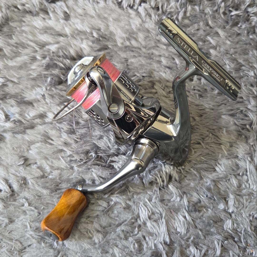 シマノ　18ステラ C2500SHG ウッドハンドルノブ付き