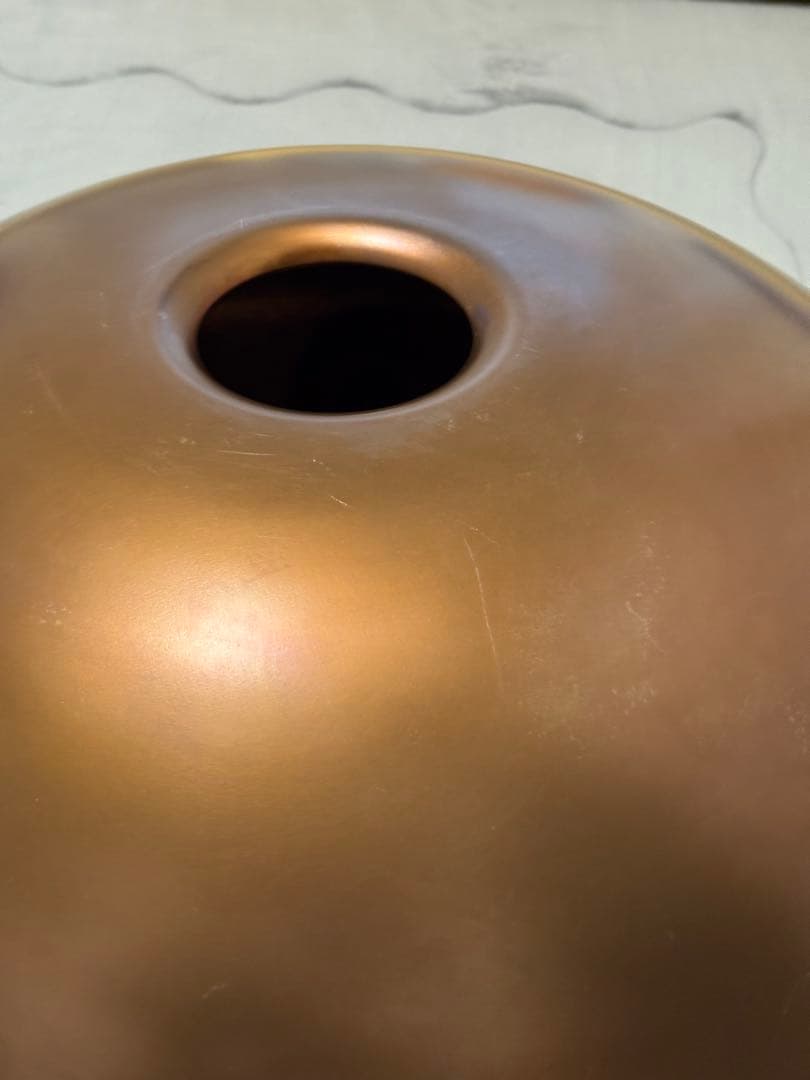 ブラックアンブレラのミュータントハンドパン　F♯ローマニアンヒザズ