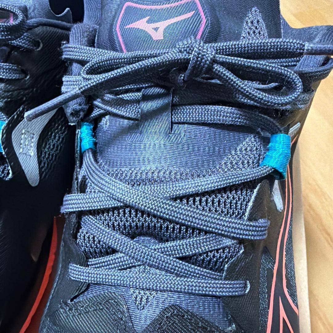 限定カラーMizuno ウェーブライトニングZ8 27.5センチ