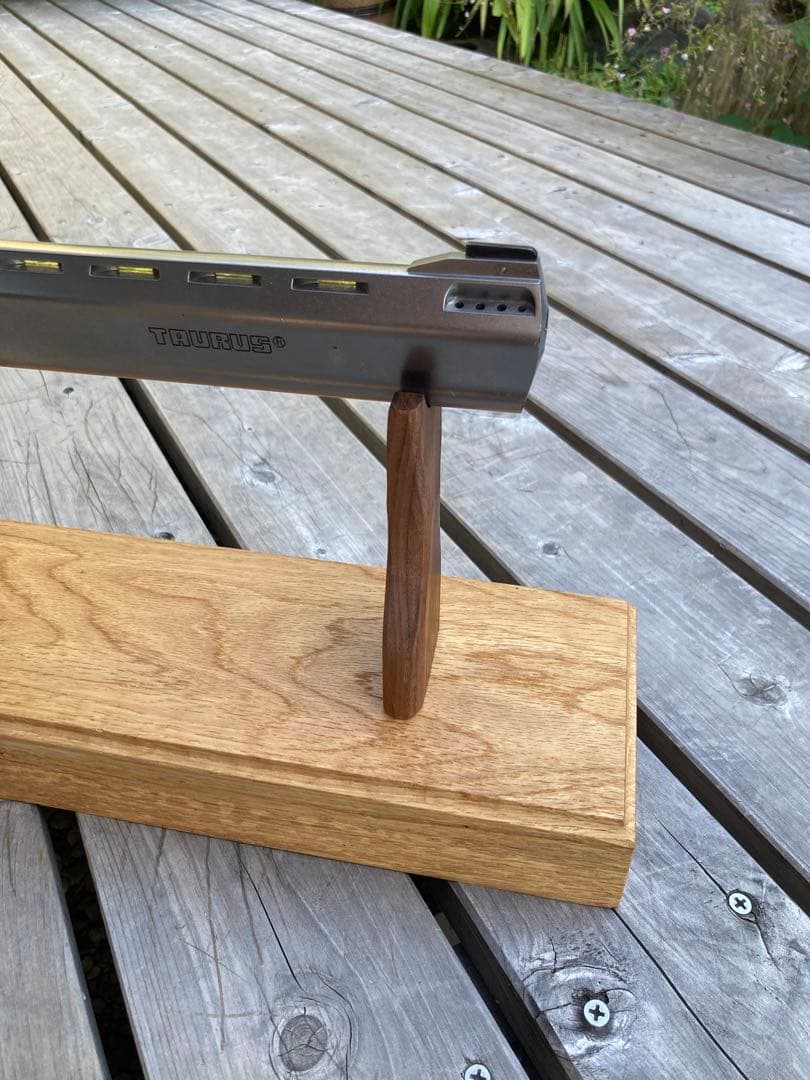 Taurus Raging Bull マルシン製のGun Standガンスタンド