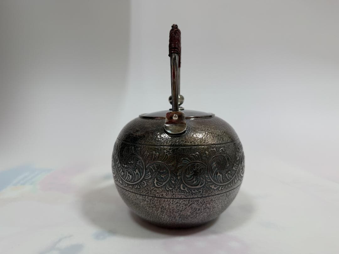 純銀製 唐草紋 鎚目 湯沸 銀瓶 煎茶道具