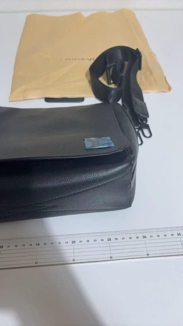 M57080ブラック レザー メッセンジャーバッグ ショルダーバッグ