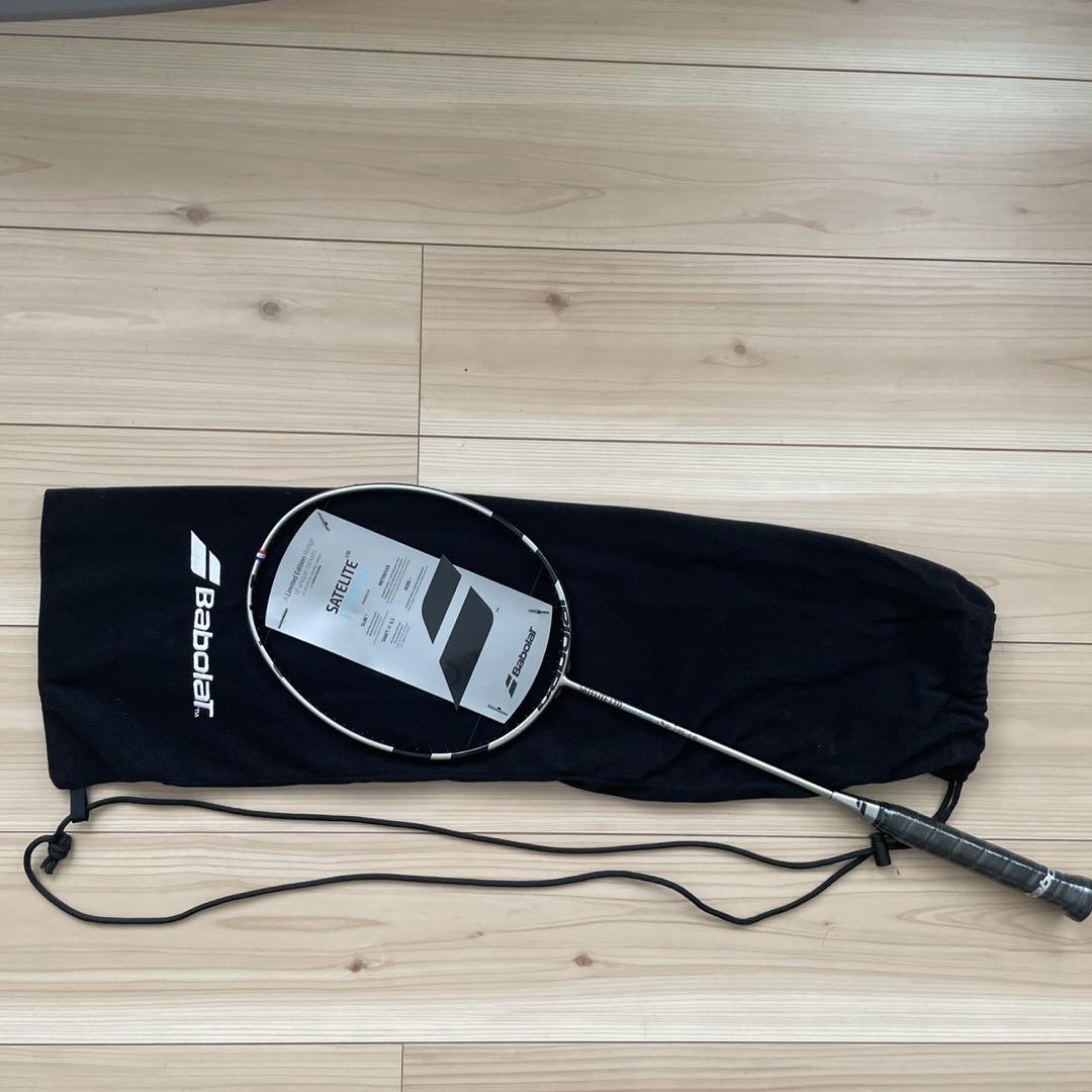 【新品】バボラ★バドミントンラケット　サテライトエッセンシャル　4UG5