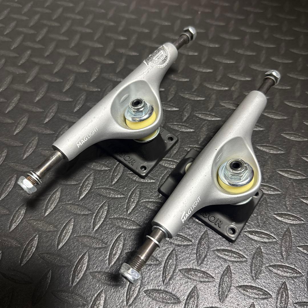 スケボートラック　テンサー　マグライト　TENSOR 5.25 HI