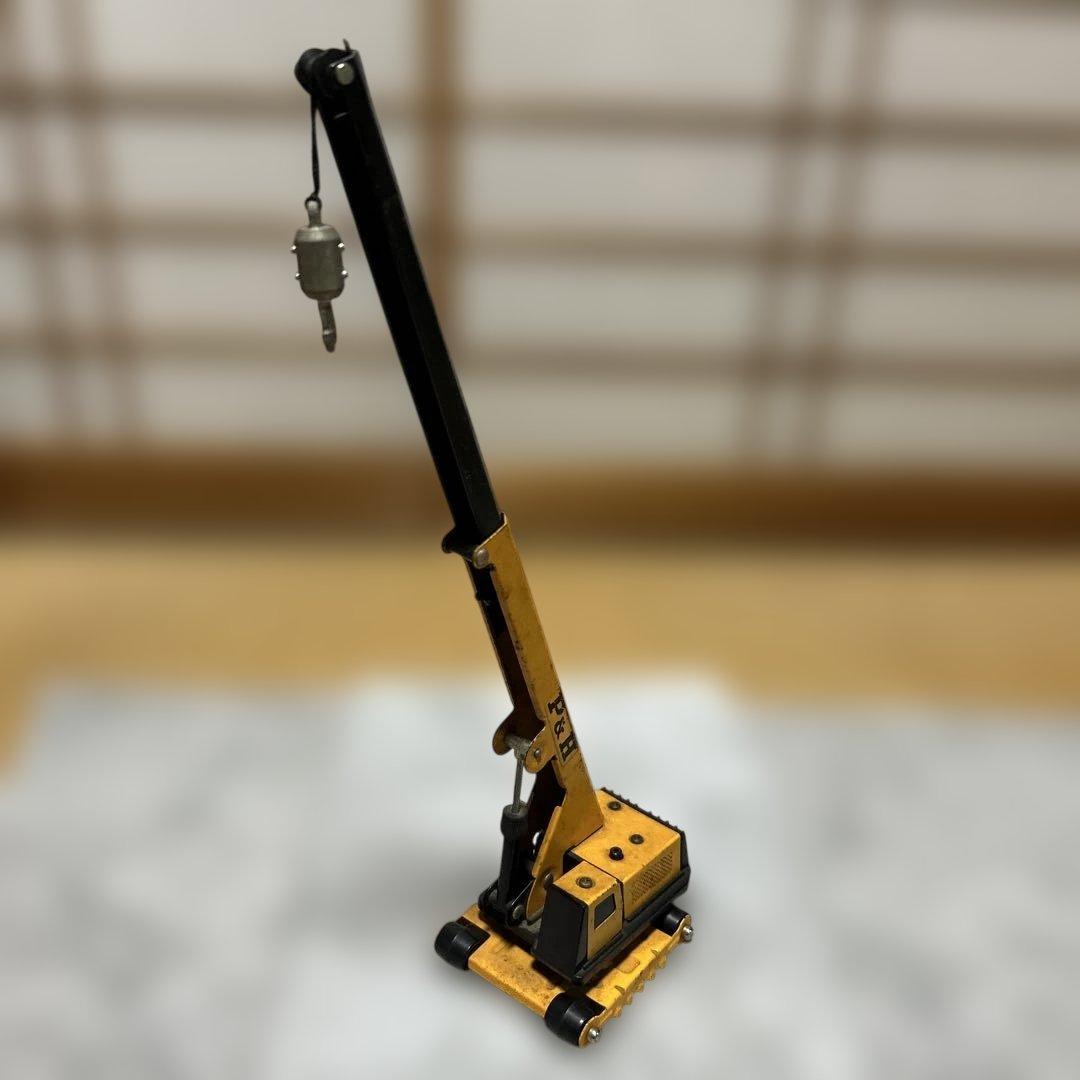 昭和レトロ　鉄のオモリの付いたクレーン車　日本製