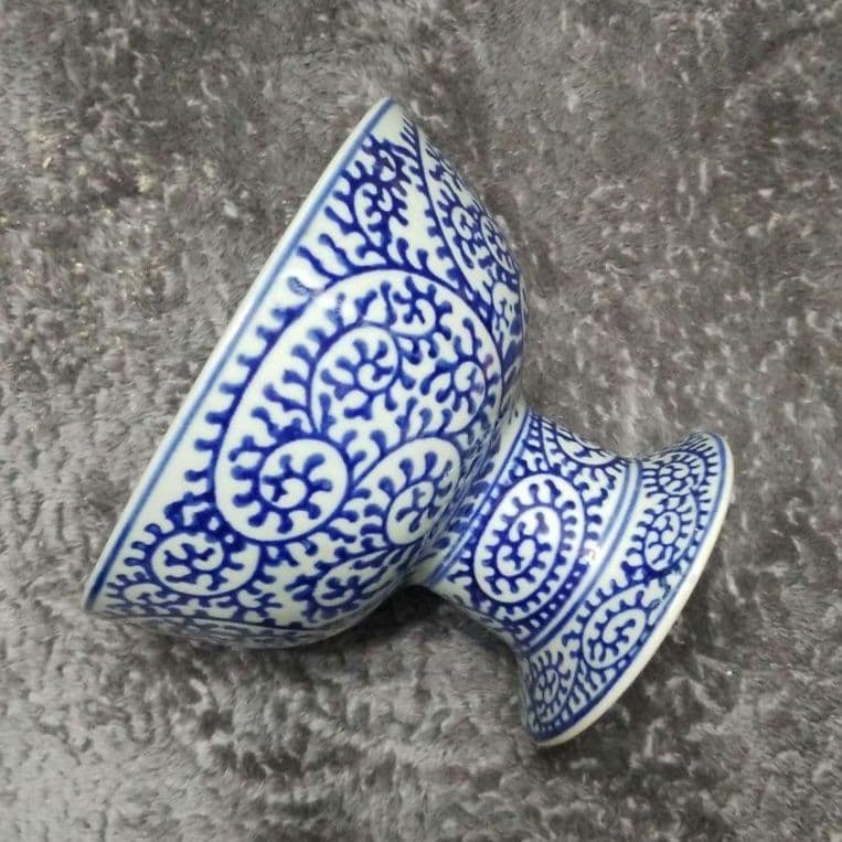 青と白の装飾 足付きボウル古地図蛸唐草高台鉢 たこ唐草 杯洗