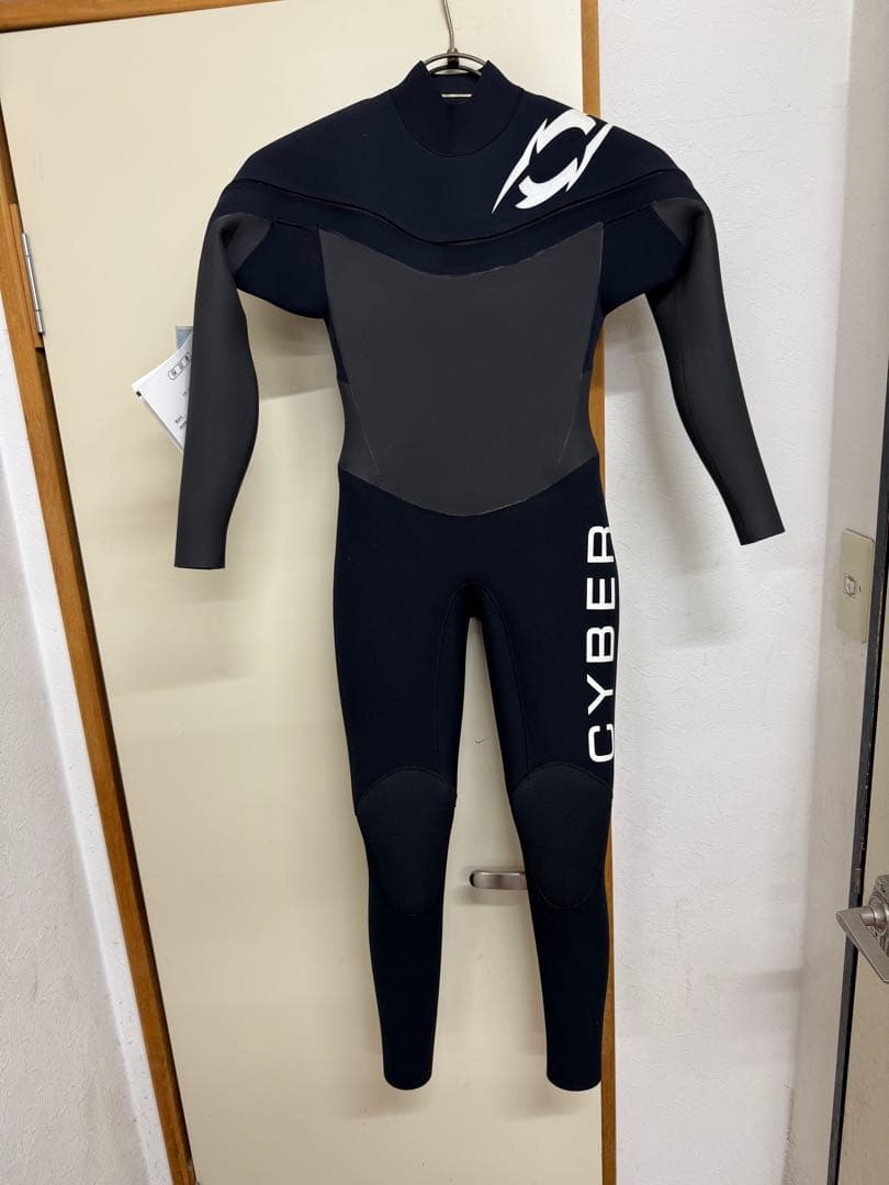 サイバーウエットスーツ男子キッズ用！新品未使用！