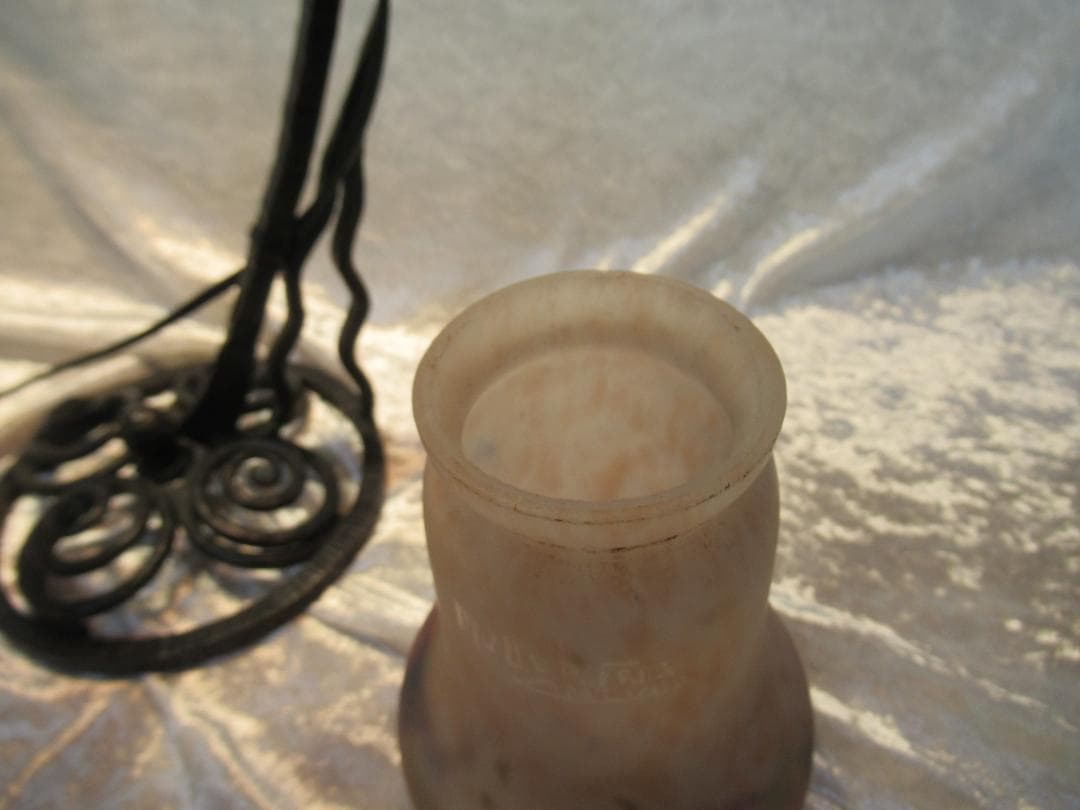 ランプ　ミューラー　アールヌーヴォー　スタンドランプ　台は鉄　渦巻のデザイン