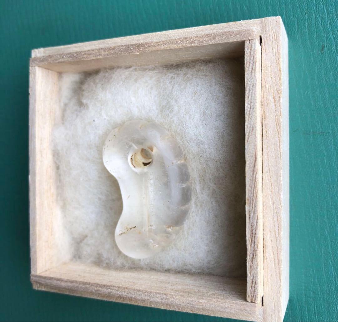 勾玉　（e）　箱付き