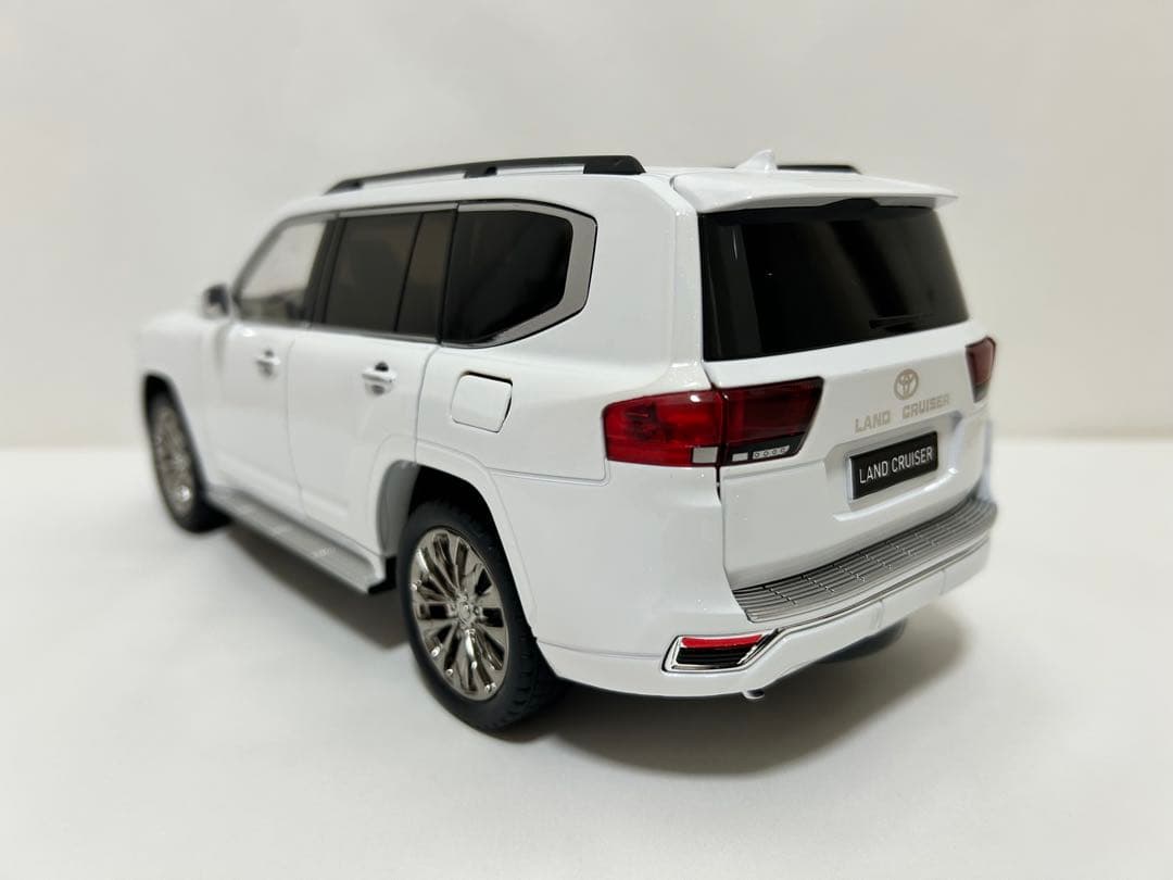 ランドクルーザー300 1/18 モデルカー ミニカー ダイキャストカー