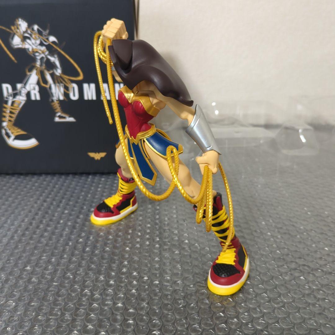 【希少】ワンダーウーマン アンルーリー インダストリーズ フィギュア