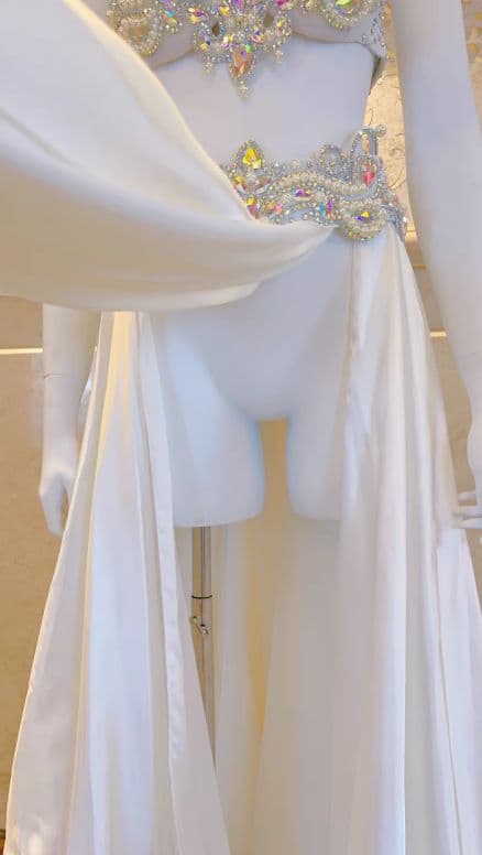 お得 美品一点物 ベリーダンス衣装 ブラスカートセット ホワイトS コスチューム