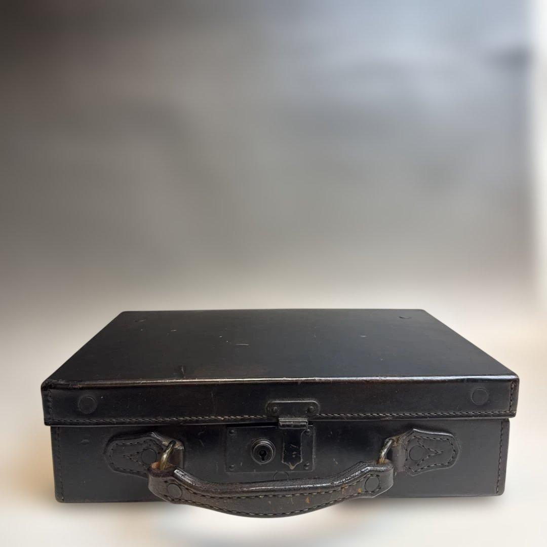 昭和初期のレトロな黒の革製の旅行カバン (※サイズ確認必要です。)