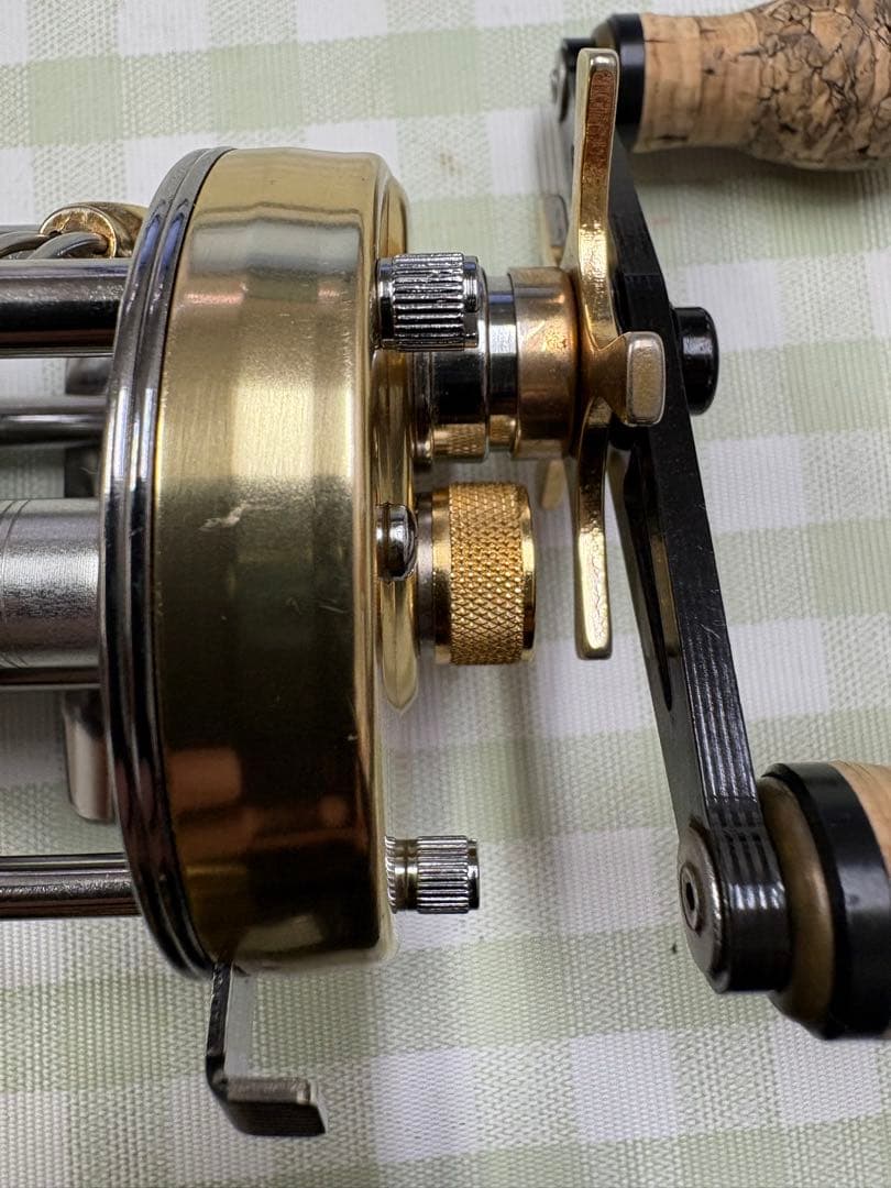 アブガルシア アンバサダー 5500CSロケットシャンパンZPI ダブルハンドル