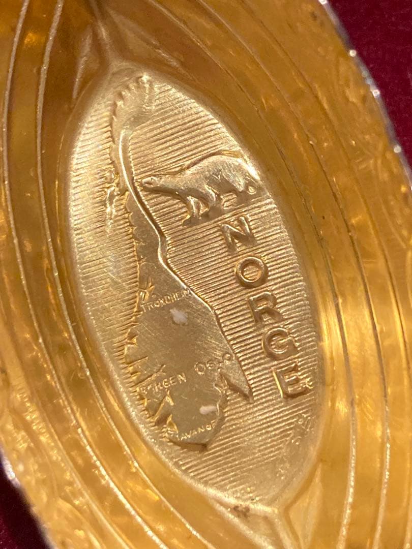 銀製バイキング船型容器とスプーン