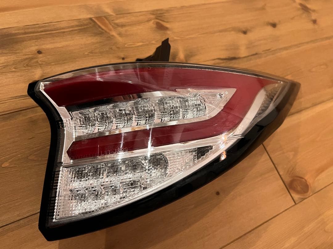 クリスタルアイ エスティマ LEDテールランプ