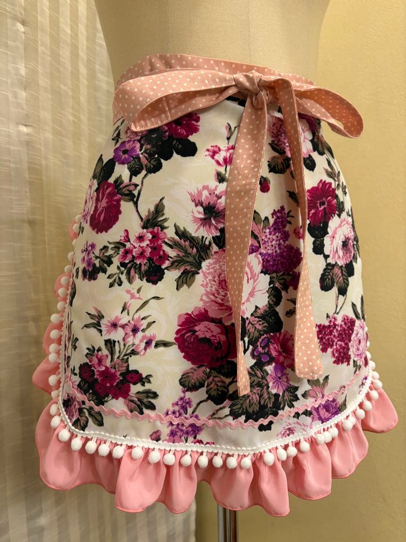 エプロン　ショート　ピンクバラ柄　サクラピンクフリル　フラメンコ　衣装