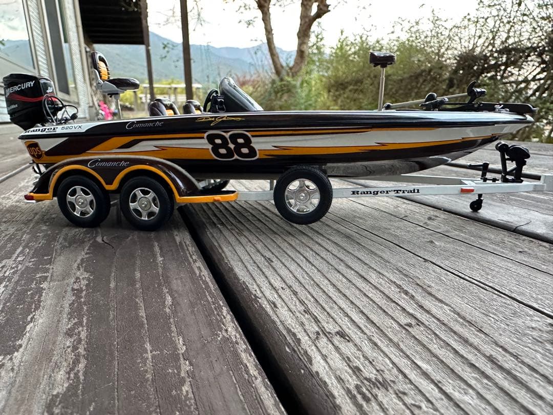 レンジャー 520VX 1/24 ダイキャスト模型 CASTAWAY