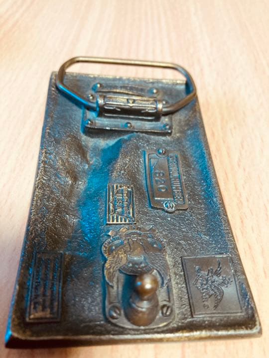 ヴィンテージバックルです。