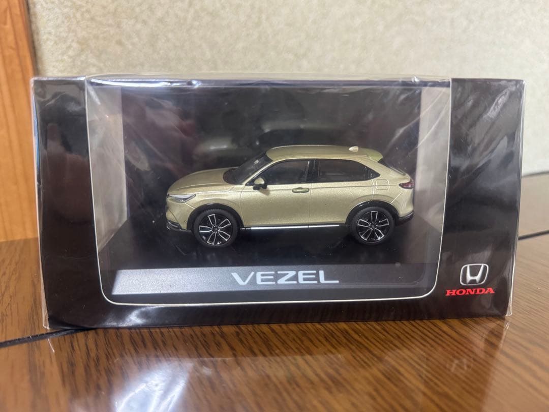 ホンダ HONDA ヴェゼル VEZEL ミニカー 1/43 サンドカーキ