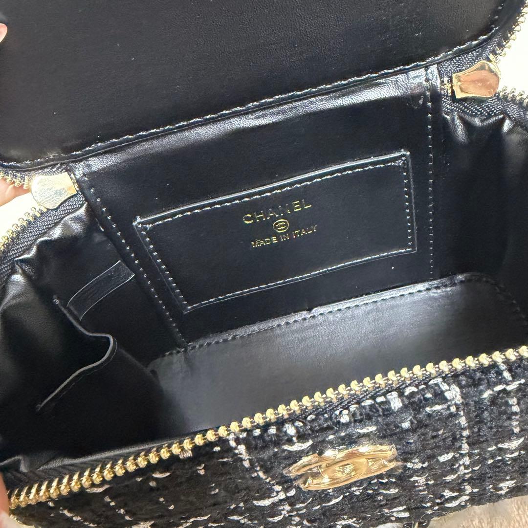 Chanel VIP ギフト ツイード ショルダーバッグ