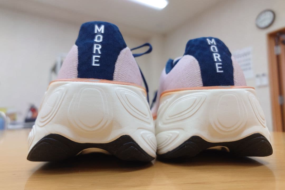 着用1回☆ニューバランス フレッシュフォーム 厚底ランニングシューズ 25cm