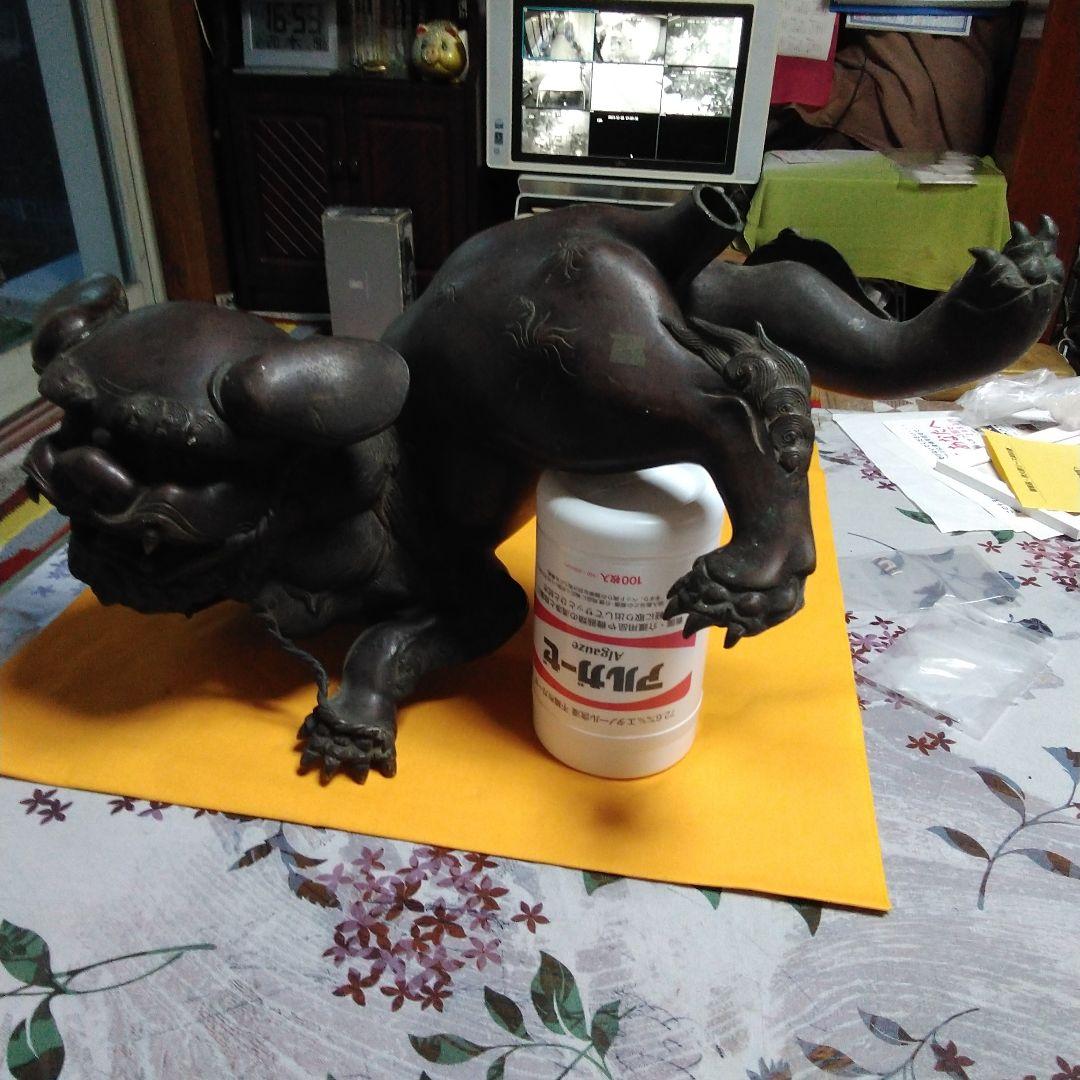 唐金の獅子置物。