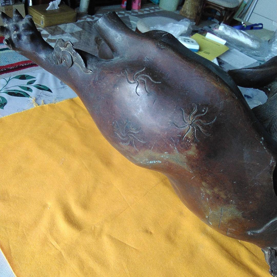 唐金の獅子置物。