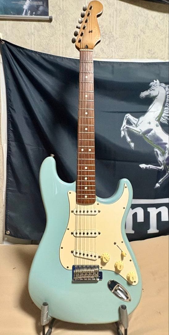 早い者勝ち！　Fender Mexico ストラト　ダフネブルー