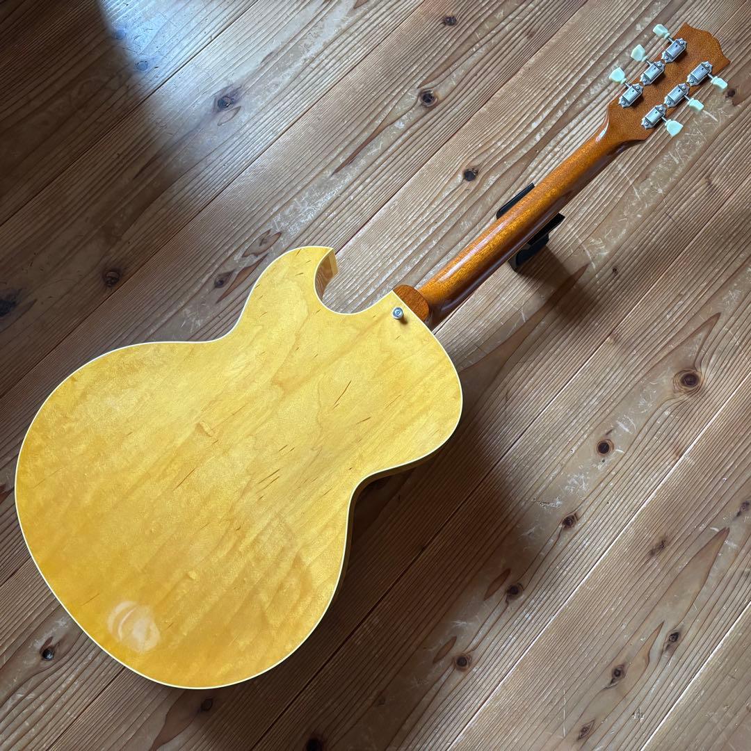 新品級2012年製Archtop Tribute AT175