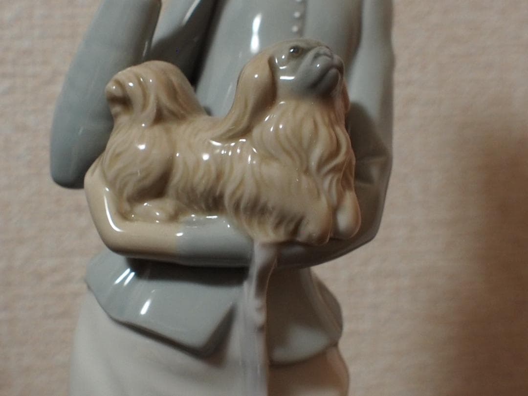 ★LLADRO社　リヤドロ　「仔犬を抱く女性」美品