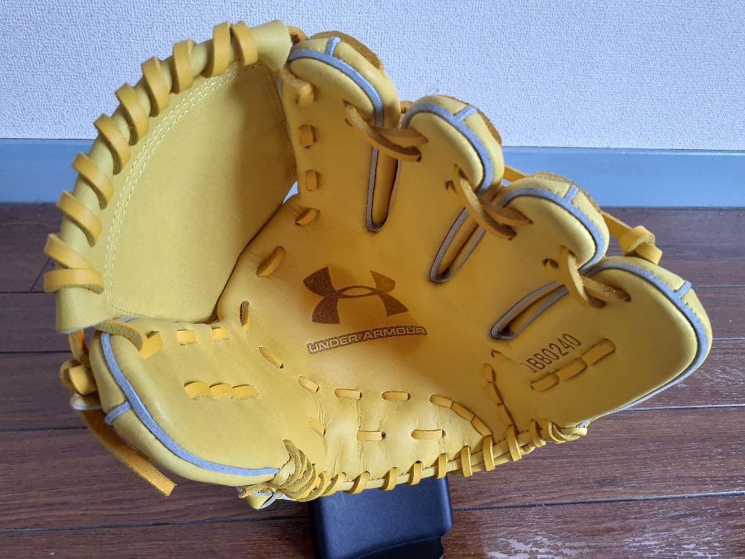 アンダーアーマー硬式投手用カラー:LMNレモンイエロー50％オフ