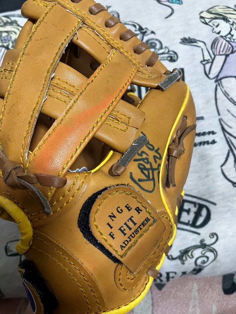 フィンガーフィットアジャスター 軟式グローブ サイン入り