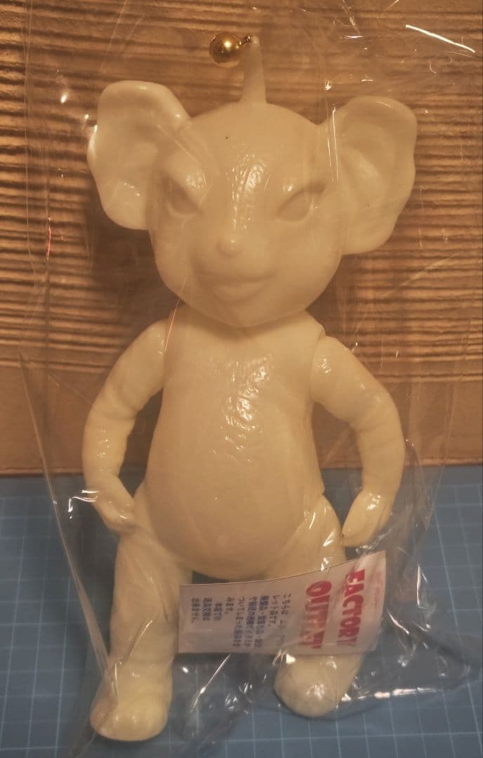 未使用　イヌクマ　スタンダード　ブースカ＆チャメゴン　蓄光タ　2体　未塗装 色紙