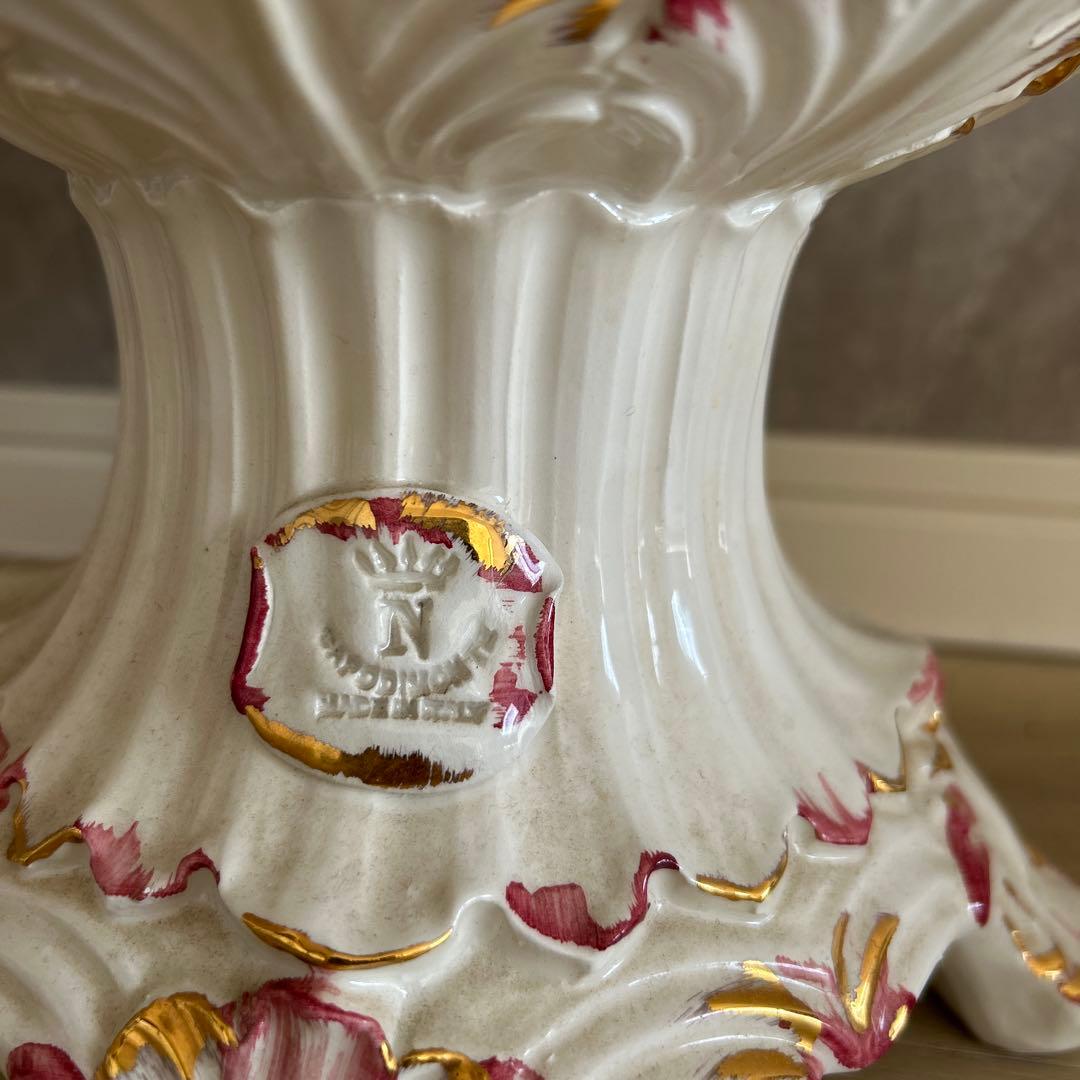 イタリア　カポディモンテ　クラシックフラワーモチーフランプ　フラワーベース