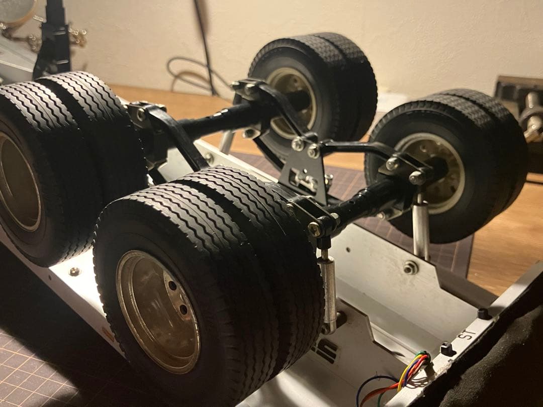 タミヤ1/14 フラットヘッド