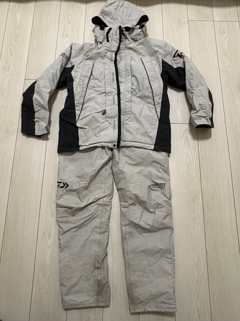 ダイワ　コンビアップウィンタースーツ　ゴアテックス　防寒着　収納袋付き