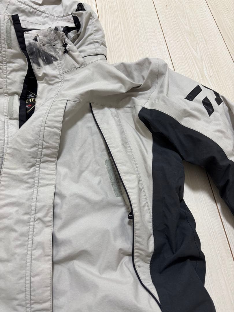 ダイワ　コンビアップウィンタースーツ　ゴアテックス　防寒着　収納袋付き