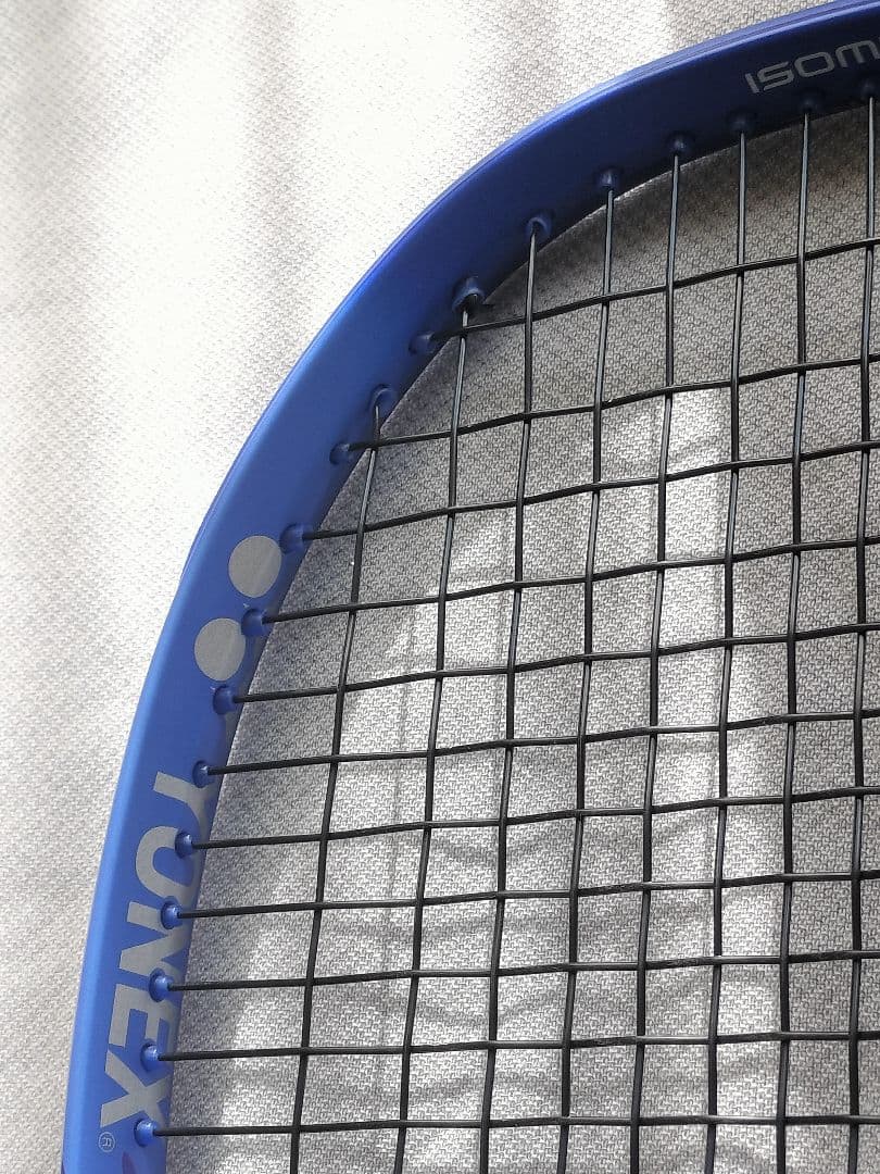 EZONE98（シューズケース新品付）　YONEXイーゾーンテニスラケットG2