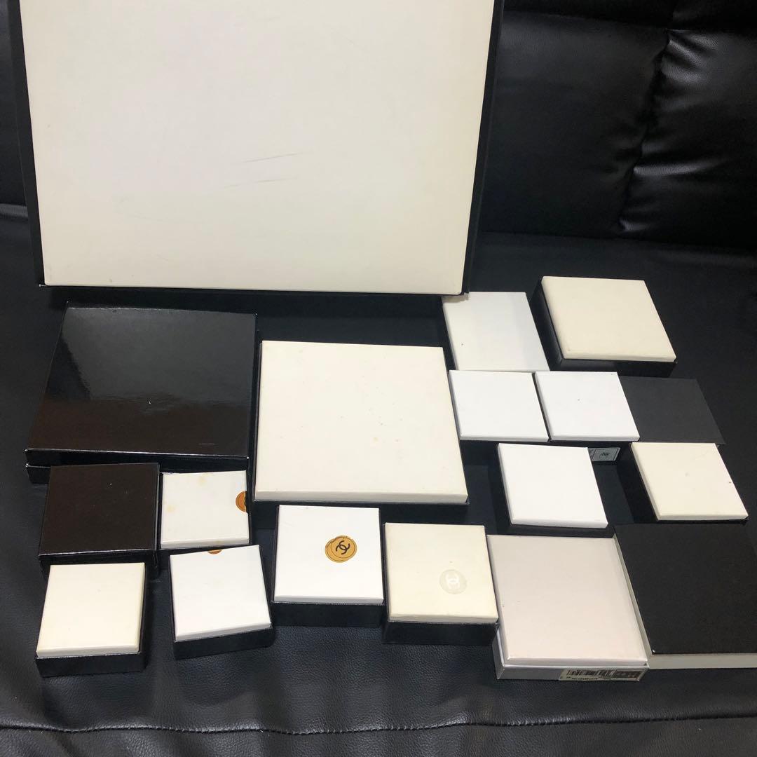 シャネル　アクセサリー用箱　バッグ用箱　ピアス、ネックレス等に