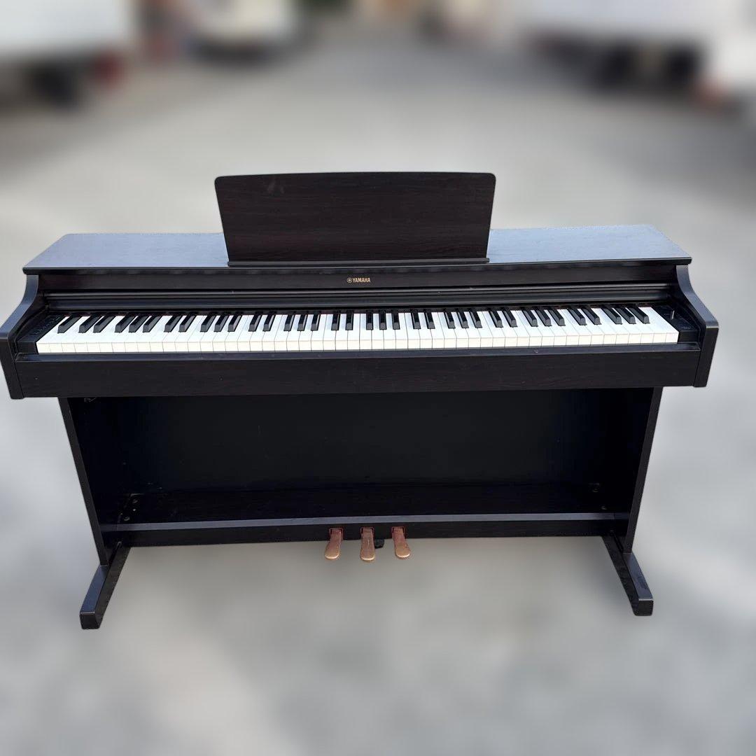 Yamaha 電子ピアノ 黒　椅子付き　美品　2018年式　引取か着払い