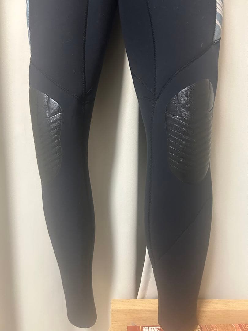 フルスーツ ブラック/ブルー 葉柄デザイン